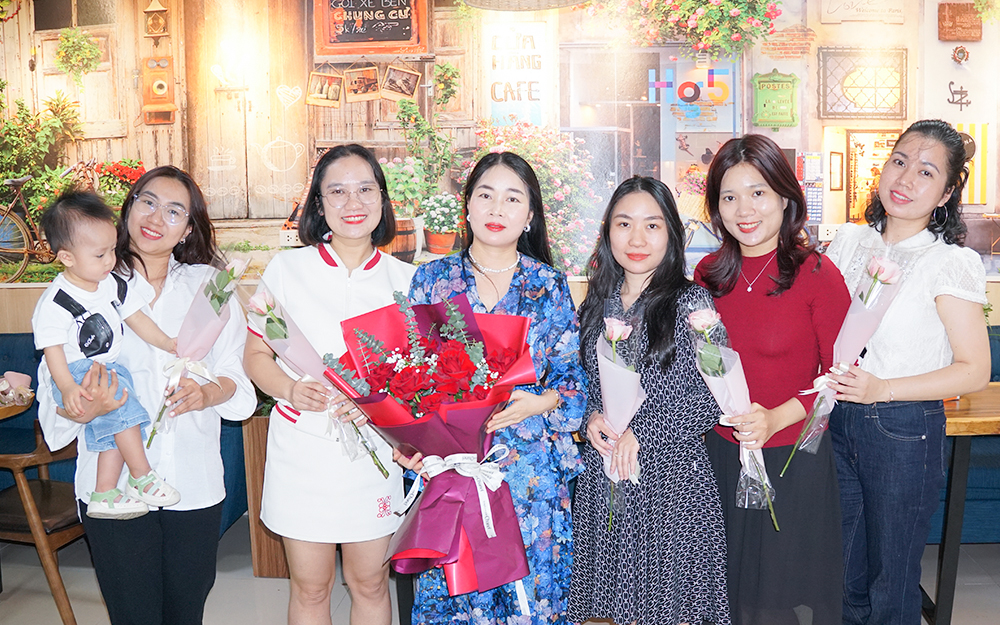 Tri ân cán bộ nhân viên nữ ngày Quốc tế Phụ nữ