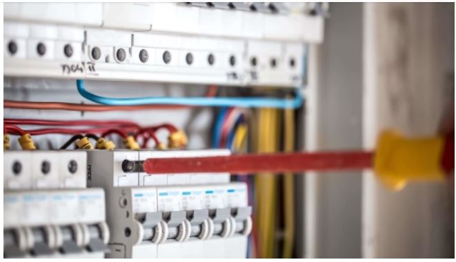 Làm thế nào để lắp đặt một thiết bị bảo vệ chống sét lan truyền cho toàn bộ ngôi nhà trong nhà của bạn?