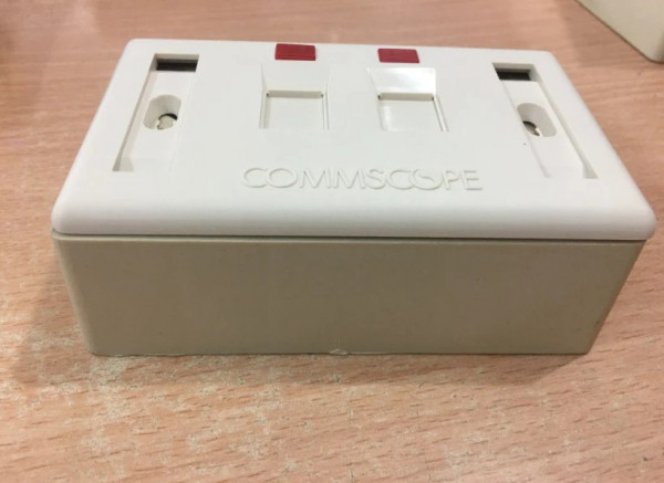 Mặt nạ 2 cổng Faceplate Commscope 272368-2